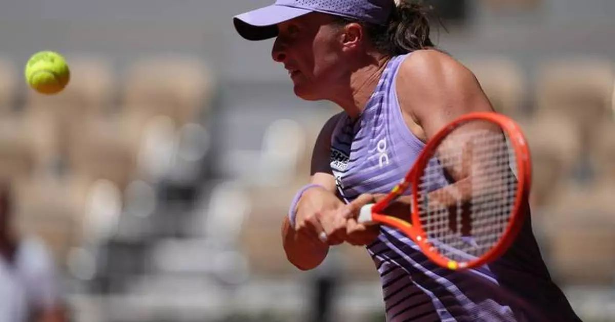 Swiatek improves career record at French Open to 42-3. Svitolina's winning streak reaches 8 matches