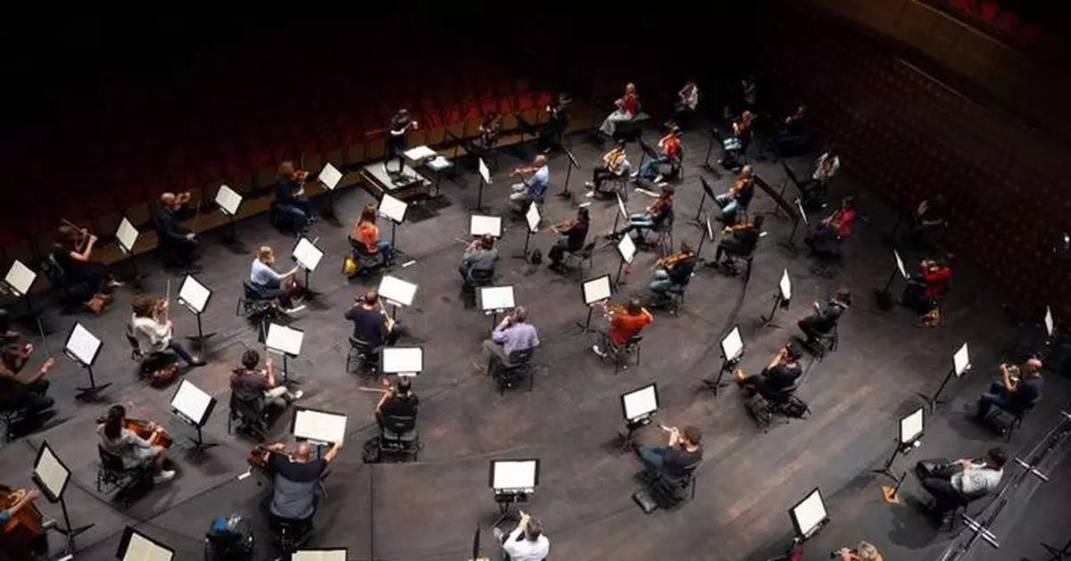 Elim Chan hired as San Francisco Symphony's first female music director