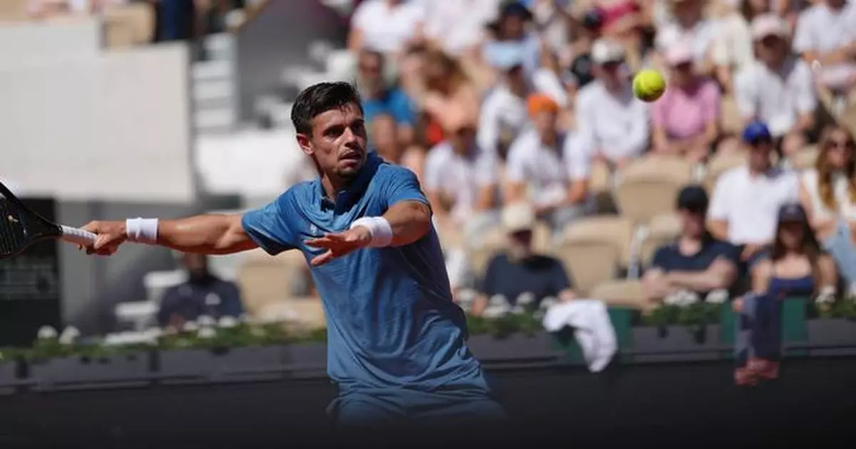 Gotta go: Home player Arthur Gea takes emergency bathroom break during French Open debut