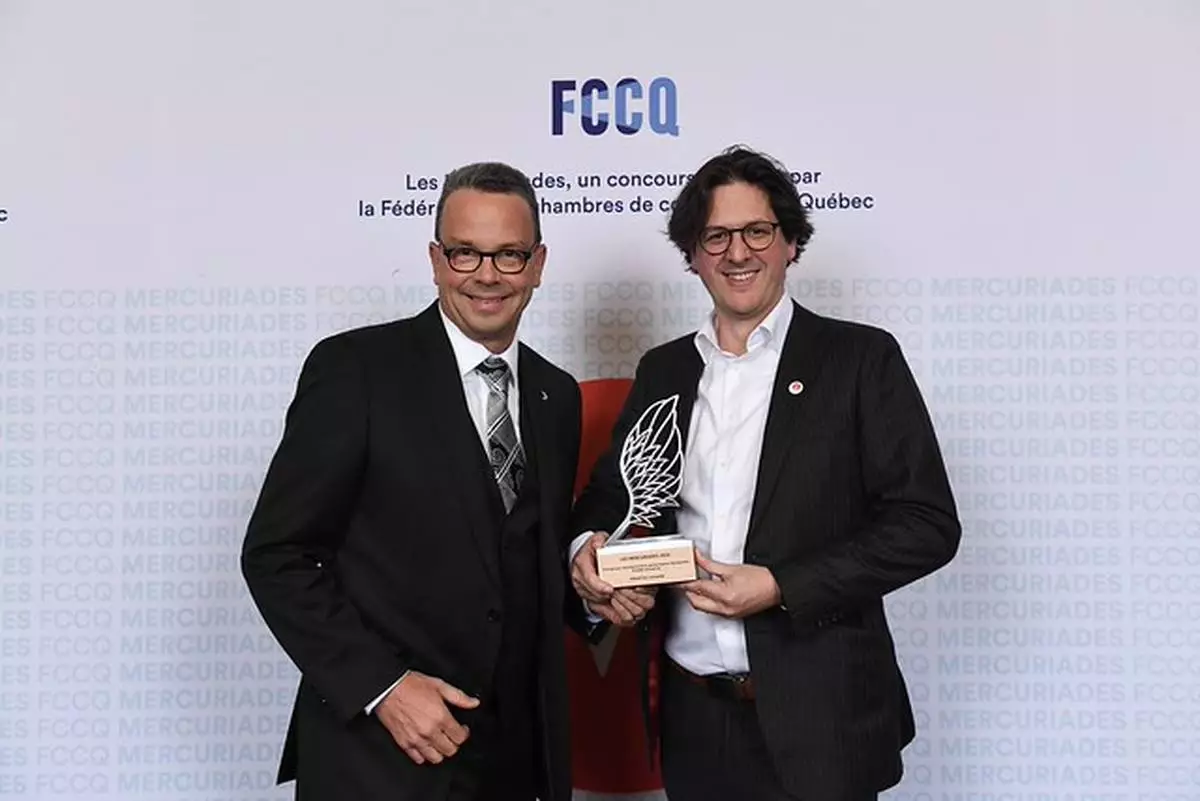 Martin Lauzière, General Manager, Beverages Canada, accepted the Mercure award in the High-Performance Manufacturing Company category on behalf of Lassonde Industries Inc. at the Mercuriades gala, which was held on May 11, 2026. (Photo: FCCQ)