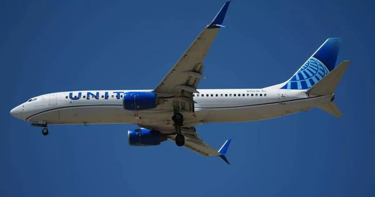 United flight attendants ratify 5-year contract with 31% pay hike and boarding pay