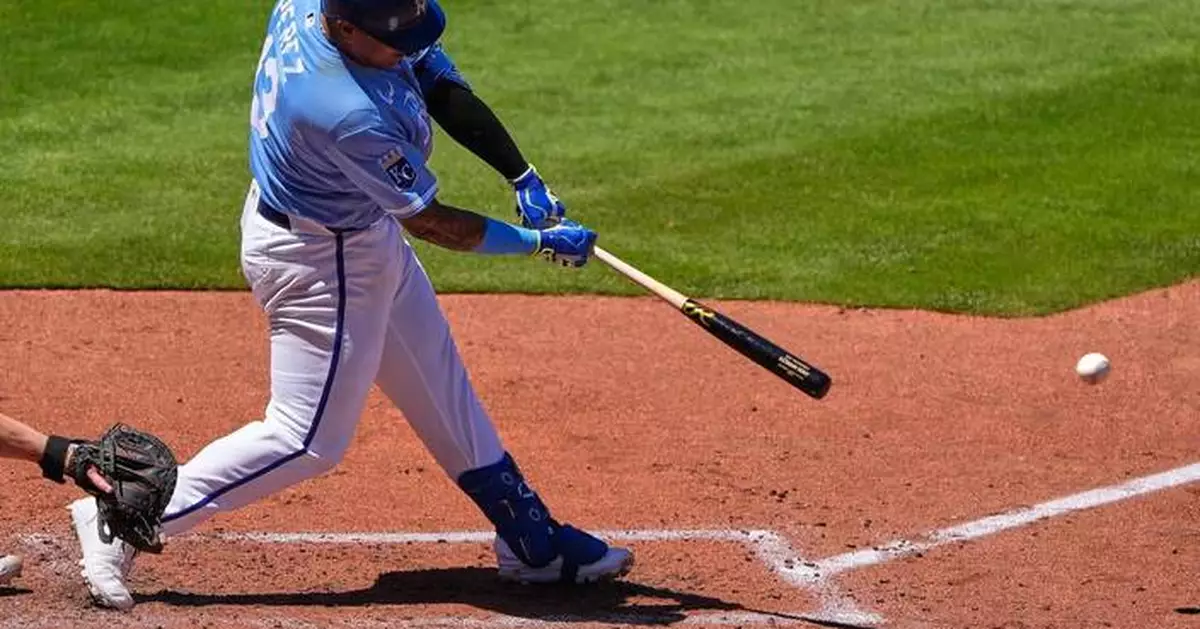 Salvador Perez jump-starts KC offense, Royals pull away from the Mariners for 8-6 win