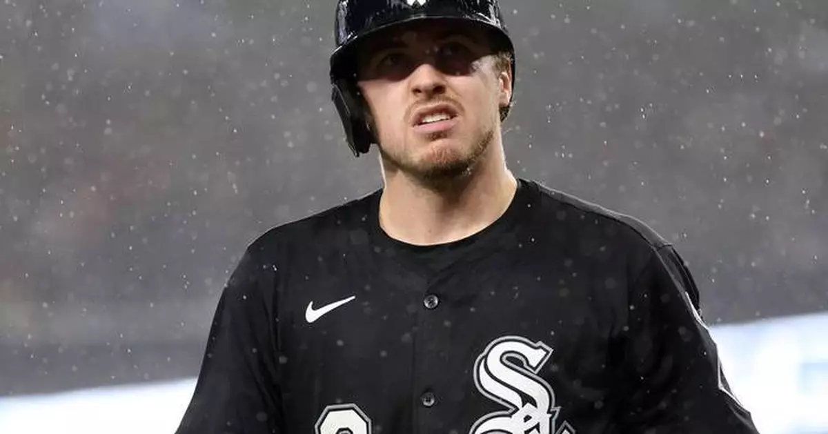 White Sox catcher Kyle Teel tweaks his right knee while on a minor league rehab assignment