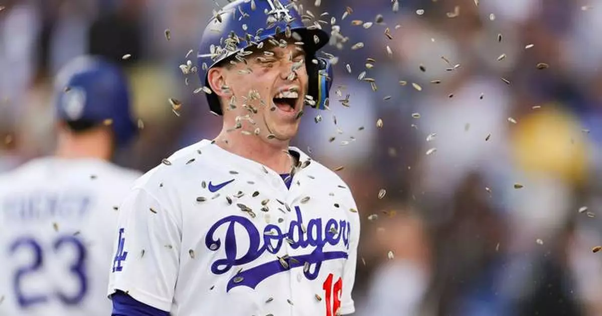 Will Smith hits 1st leadoff HR as Dodgers beat Giants 5-2, regain sole NL West lead
