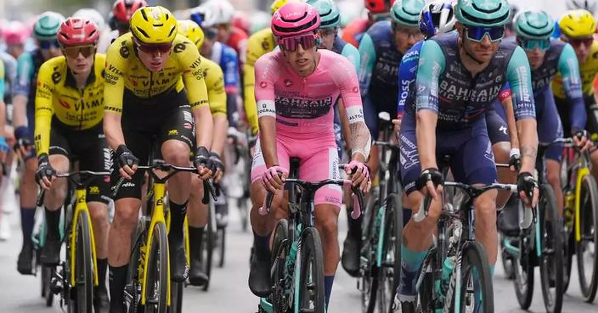 Ballerini dodges a late crash to seize a breakthrough Giro stage win in Naples