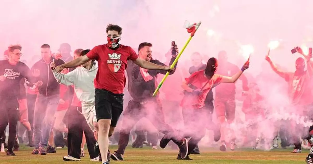 Slavia Prague faces sanctions for derby pitch invasion, attacks on Sparta players in Czech league