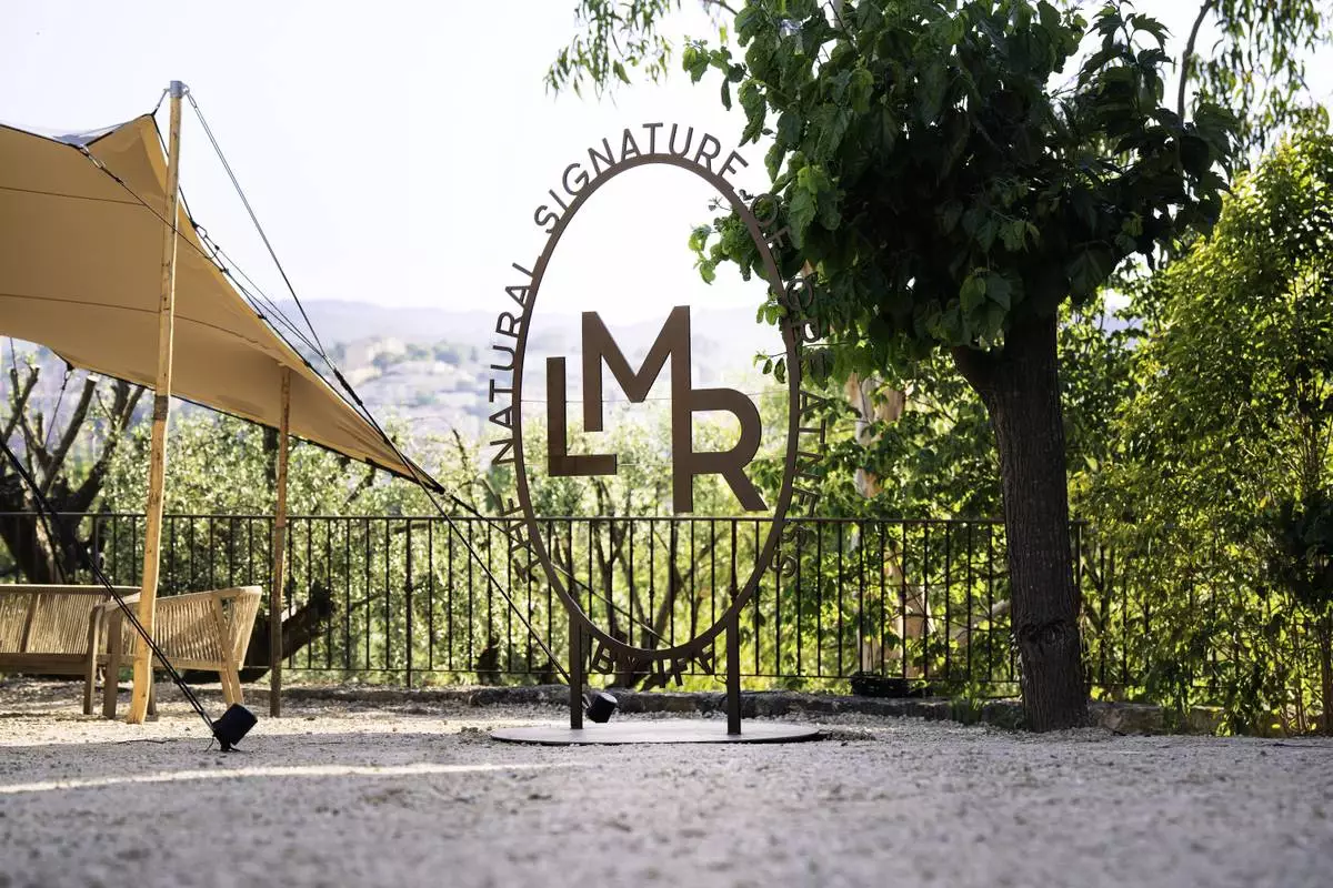 At Domaine des Naturels LMR, R&amp;D experts research new natural species, variety breeding, cultivation methods and production techniques.