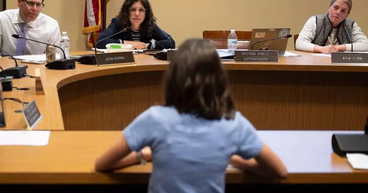 Some parents don't want their kids to use tech at school. But districts are pushing back