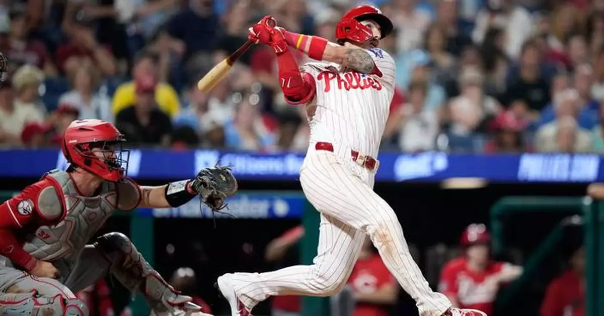 Bryson Stott's 2-run HR in the 8th inning lifts Phillies past the Reds 5-4