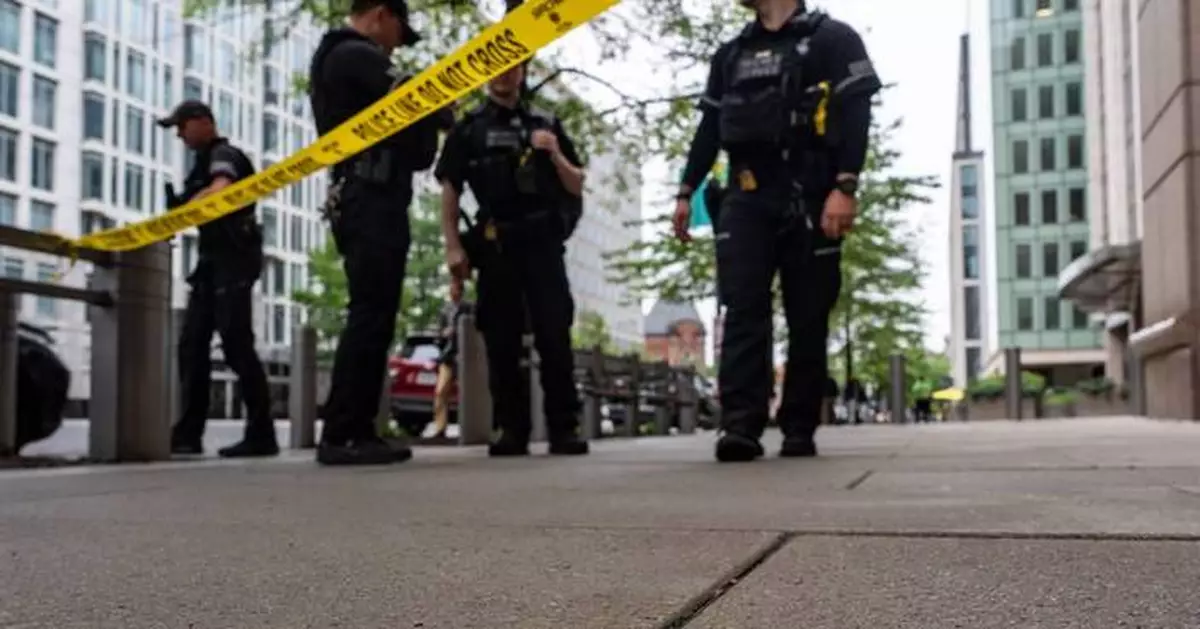 Bystander in serious condition after fatal shooting near White House checkpoint