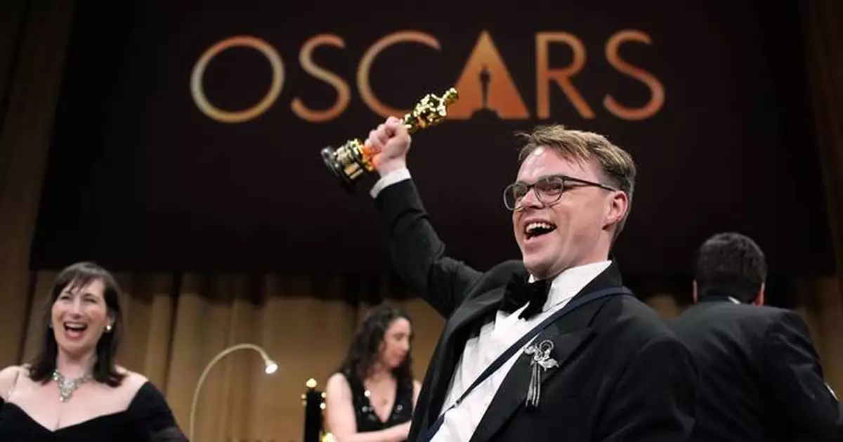 An Oscar is lost, then found, after director forced to check it on a flight out of JFK