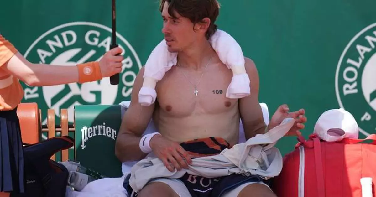 Heat wave at French Open impacts the clay courts and has fans begging for water