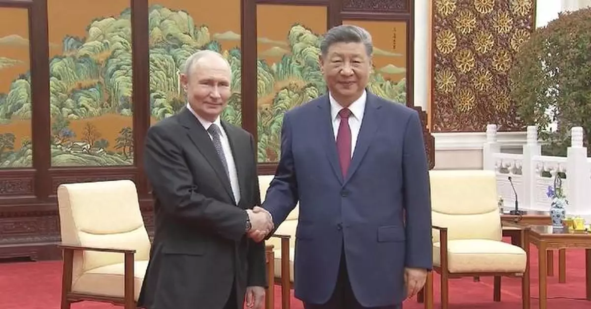 Xi, Putin have tea chat in Beijing