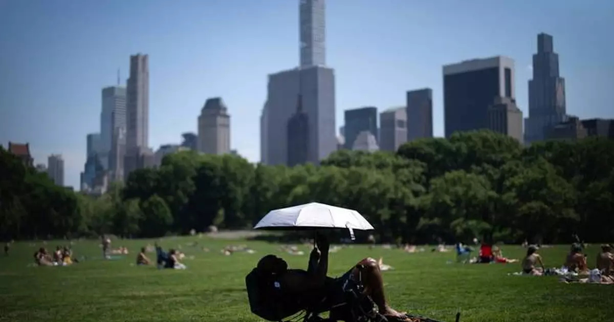Eastern US sweats through another hot day before rain, cold move in