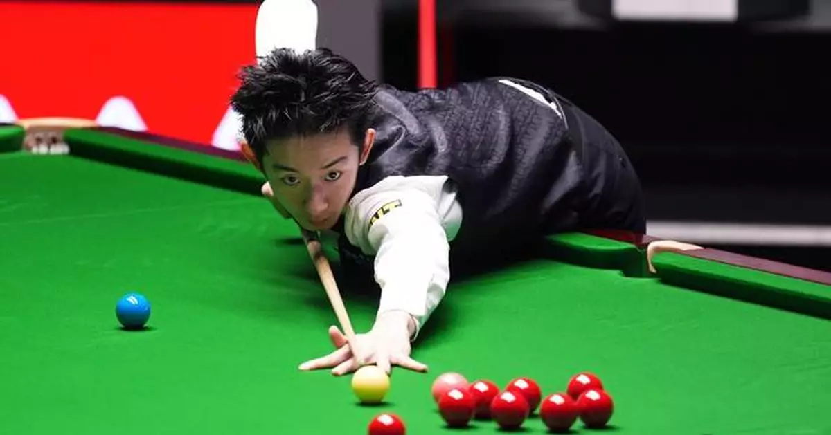 Wu Yize leads Shaun Murphy 10-7 in final of world snooker championship