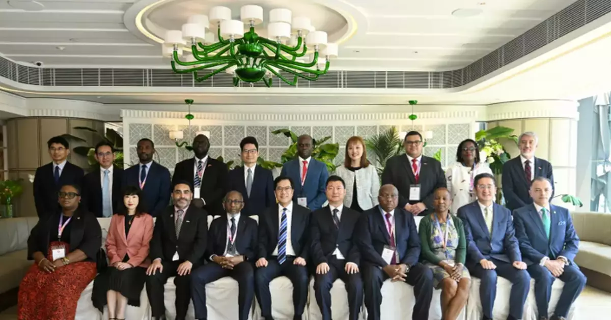 Delegation of 13 Overseas Government Officials Visits Hong Kong to Explore Development Opportunities under "One Country, Two Systems" Arrangement