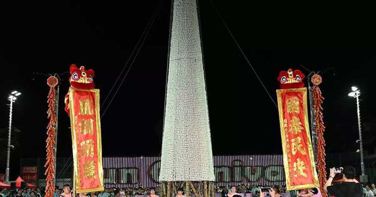 Exciting Bun Scrambling Final crowns champions at 2026 Bun Carnival in Cheung Chau.