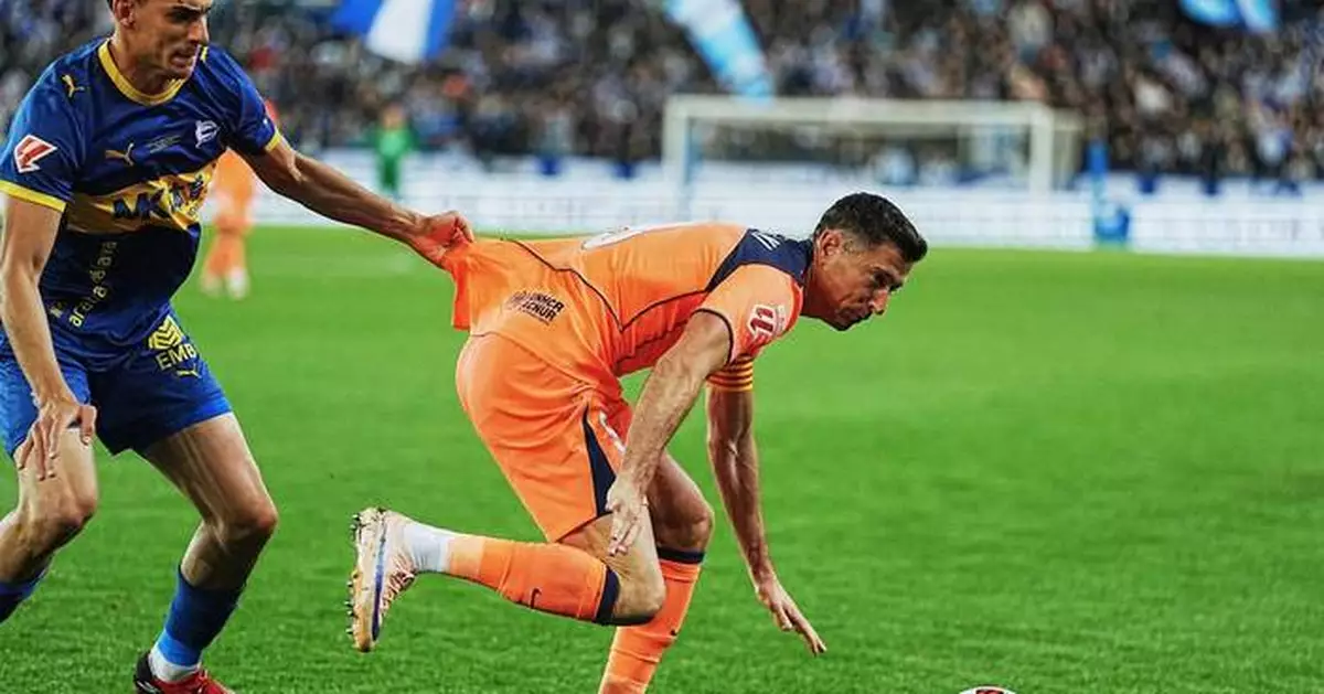 Barcelona's 100-point bid ends in a 1-0 loss at Alaves in the Spanish league