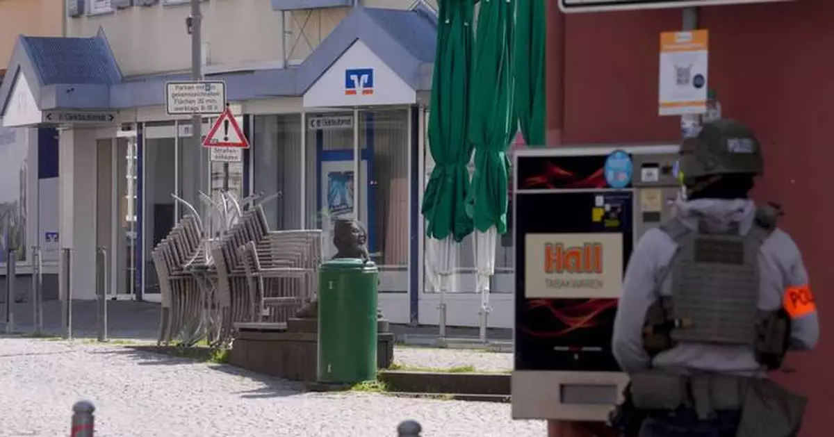 Police free 2 people after hostage alarm at German bank but find no perpetrators