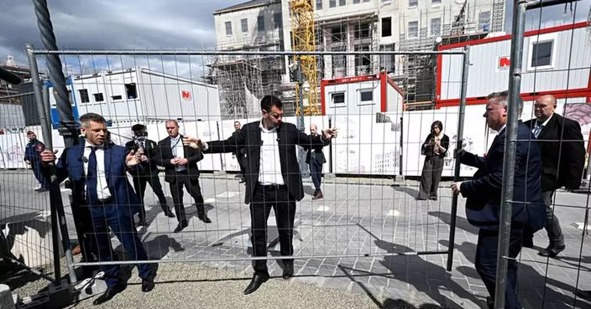 Hungary's new PM symbolically removes fences erected around Orbán's former offices