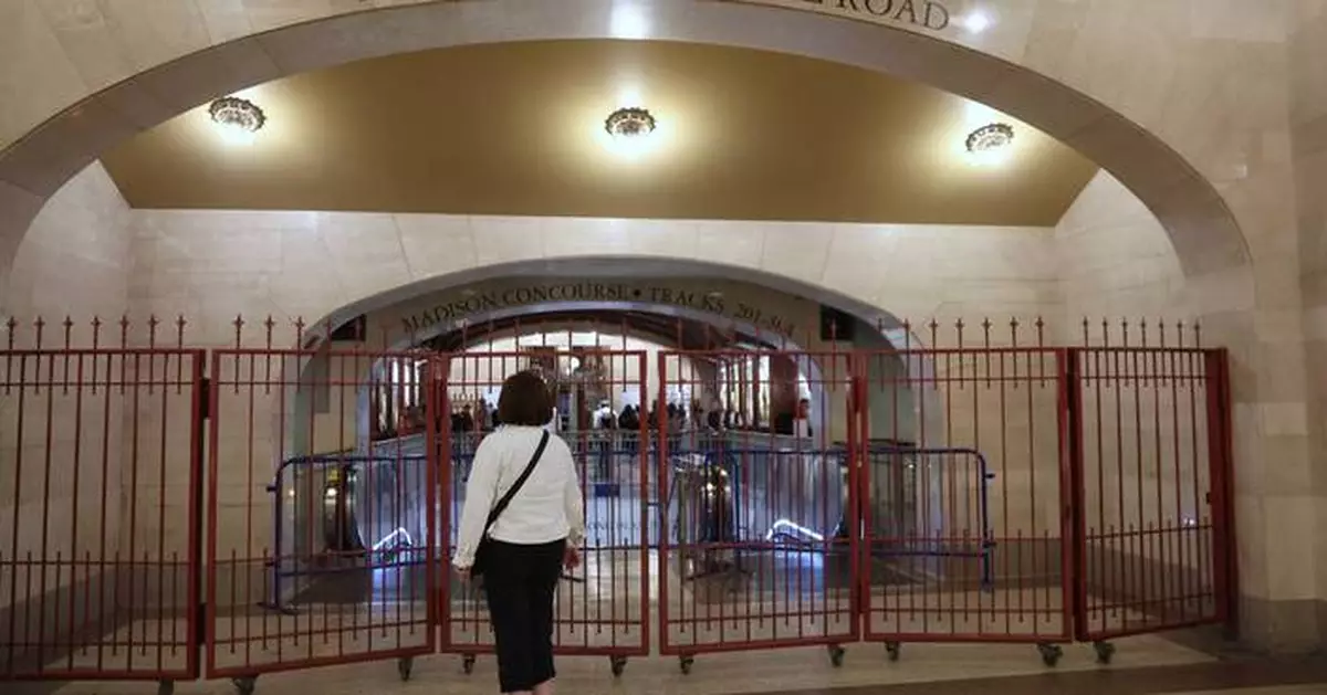 With North America’s largest commuter rail system shut down, NY governor begs unions to resume talks