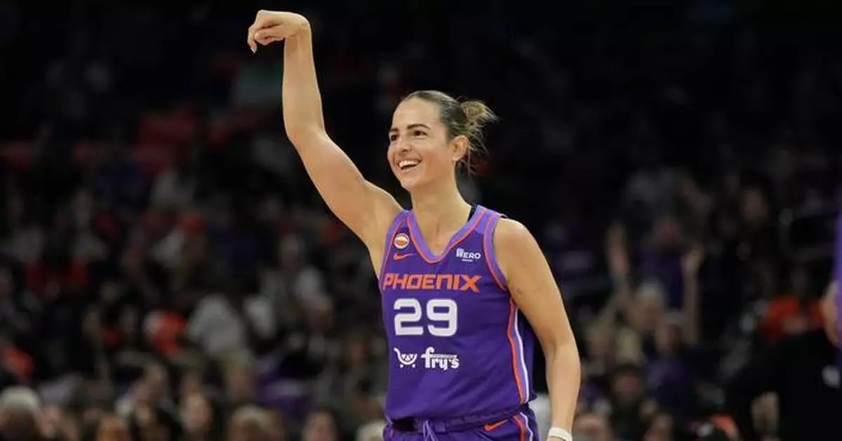 Nogic scores 27 points, Mercury blow big lead before topping Sky 91-83