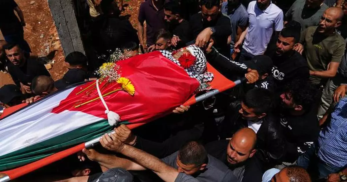 Palestinian man shot dead while climbing West Bank barrier into Israel in search of work