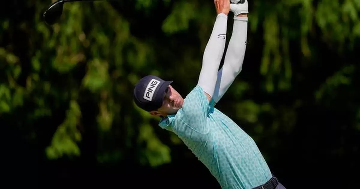 Alex Smalley grabs a 2-shot lead in a PGA Championship that's up for grabs