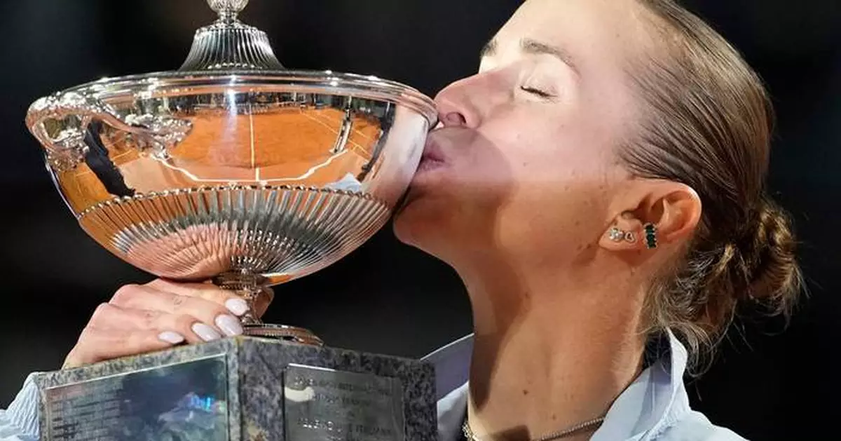 Elina Svitolina and Marta Kostyuk raise trophies for war-torn Ukraine on the tennis court