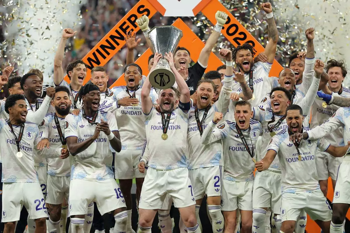 Aston Villa players celebrate as they win the Europa League final soccer match between Freiburg and Aston Villa in Istanbul, Turkey, Thursday, May 21, 2026. (AP Photo)