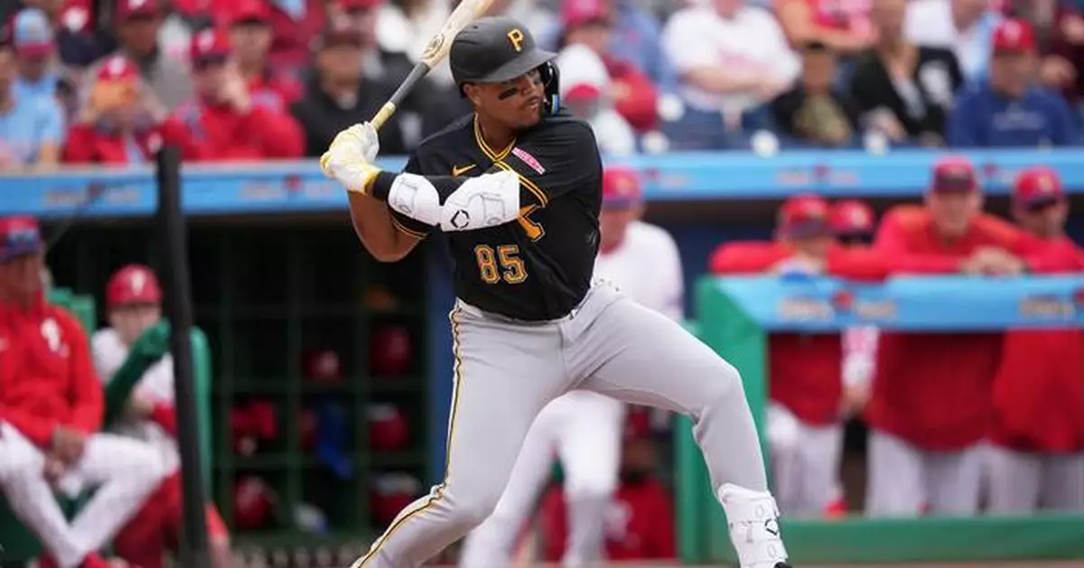 Pirates call up red-hot prospect Esmerlyn Valdez, start him in right field at Toronto