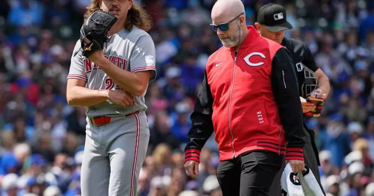 Cincinnati Reds starter Rhett Lowder exits with right shoulder discomfort at Chicago Cubs