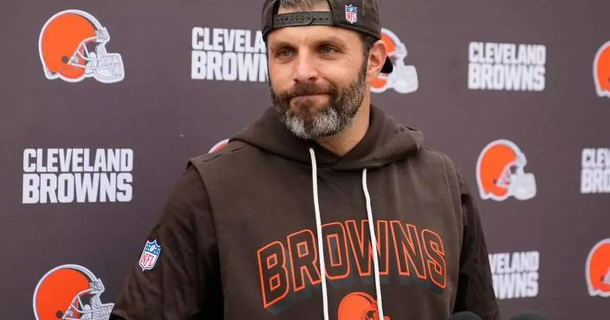 Browns defense getting up to speed with new scheme despite absences of Garrett and Ward