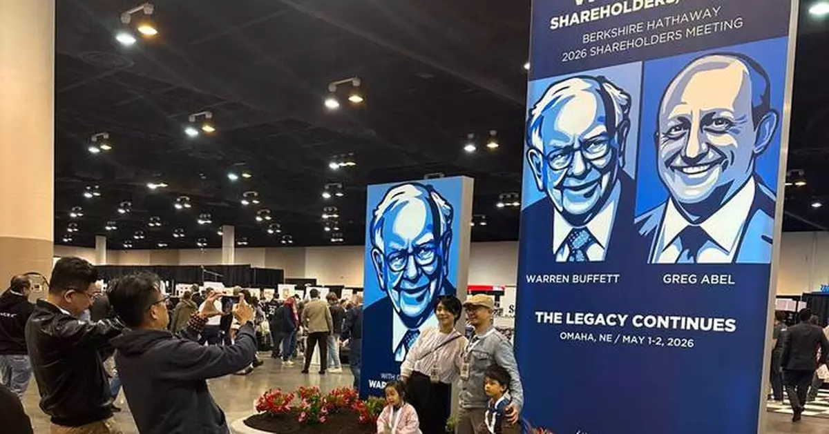 Crowd shrinks as Berkshire Hathaway's new CEO leads the annual meeting for the first time Saturday