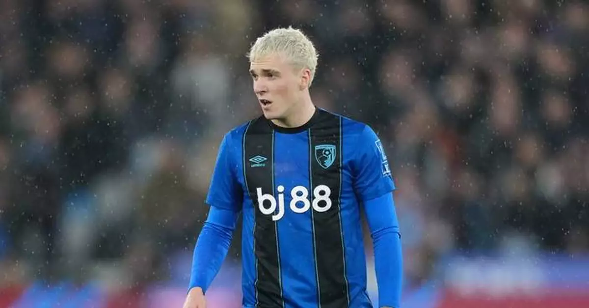 Bournemouth drops Jiménez from the squad while investigating social-media posts