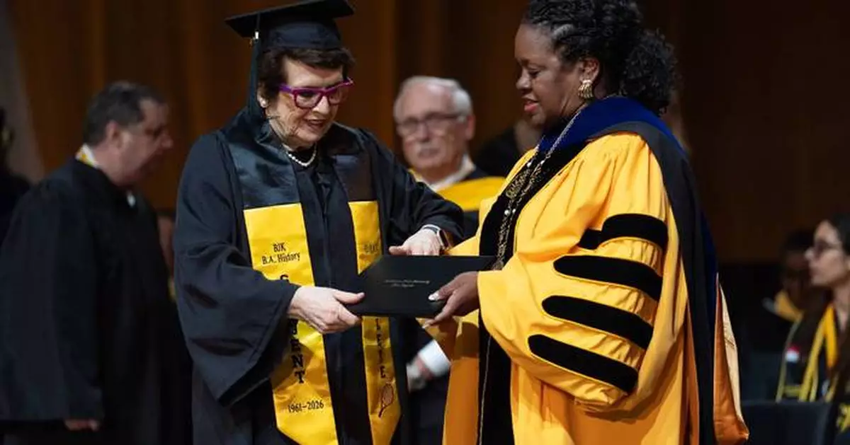Billie Jean King, 82, earns a college degree 65 years after starting at Cal State LA