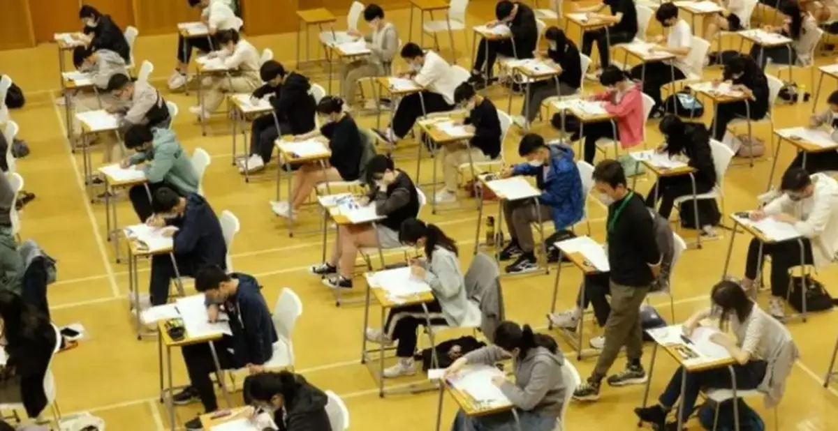 Designated Webpage for Secondary Six Students Updated; New Resources Available for Students and Parents to Prepare HKDSE Exam
