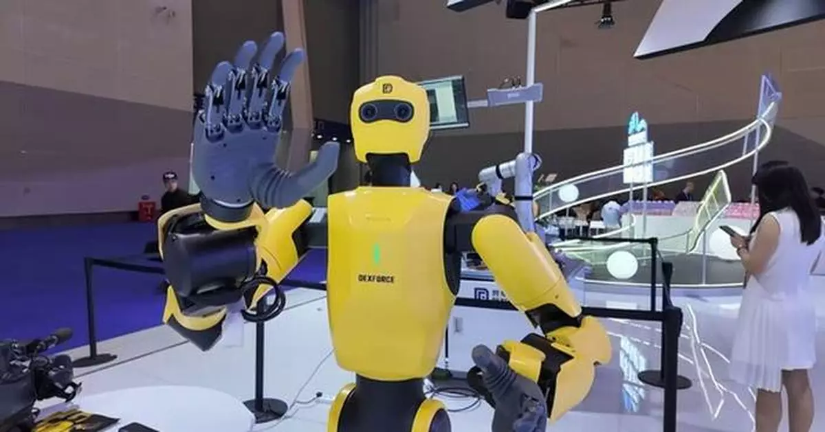WCIFIT Opens in Chongqing with 1,400 Global Firms, Showcasing Robots, Flying Cars, and Local Cuisine