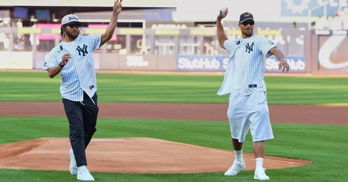 Brunson and Hart throw out first pitches at Yankee Stadium as Knicks celebrate NBA title