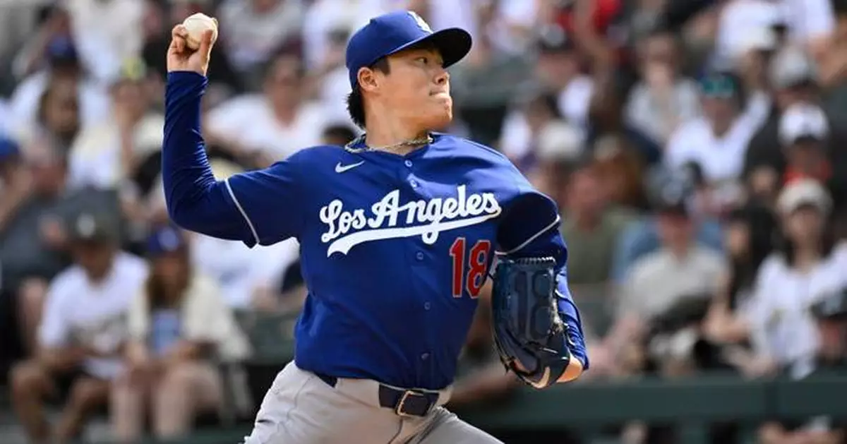 Yoshinobu Yamamoto carries no-hit bid into 9th as Dodgers beat White Sox 7-1