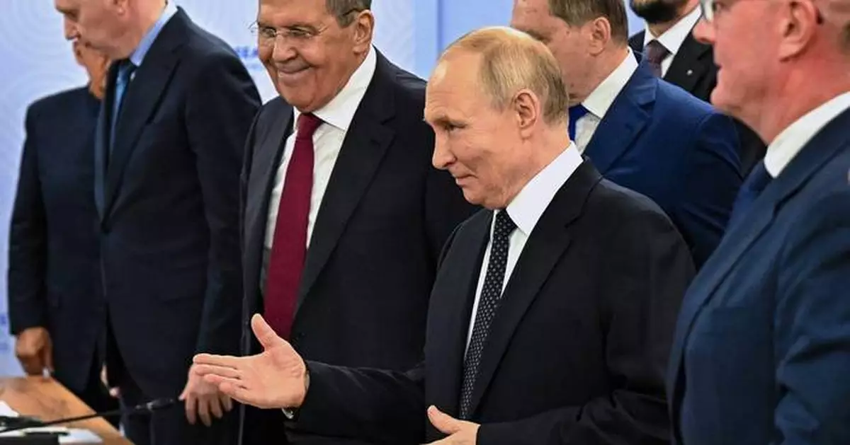 Putin hosts leaders of Southeast Asian nations, seeking to boost their business ties