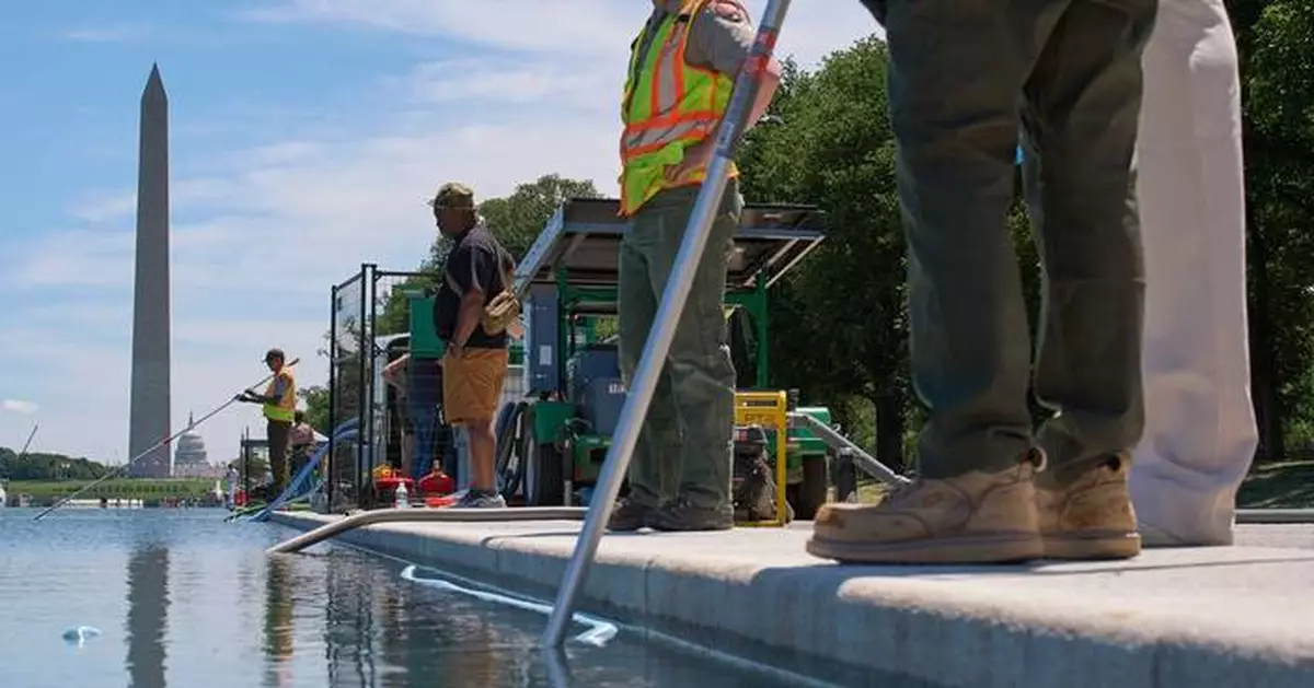Trump administration uses hydrogen peroxide and tiny bubbles against algae in Reflecting Pool