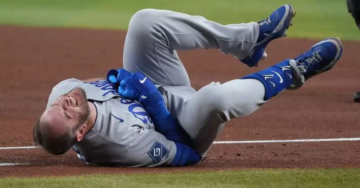Diamondbacks' Vargas, Dodgers' Muncy injured on violent collision at first base