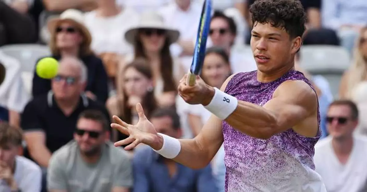 Shelton beats Fritz 6-4, 2-6, 6-4 in Stuttgart for first title on grass