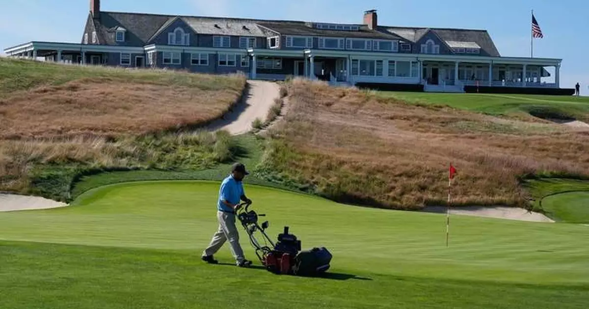 Miles Russell qualifies for the US Open at age 17 with Tiger Woods' son on the bag