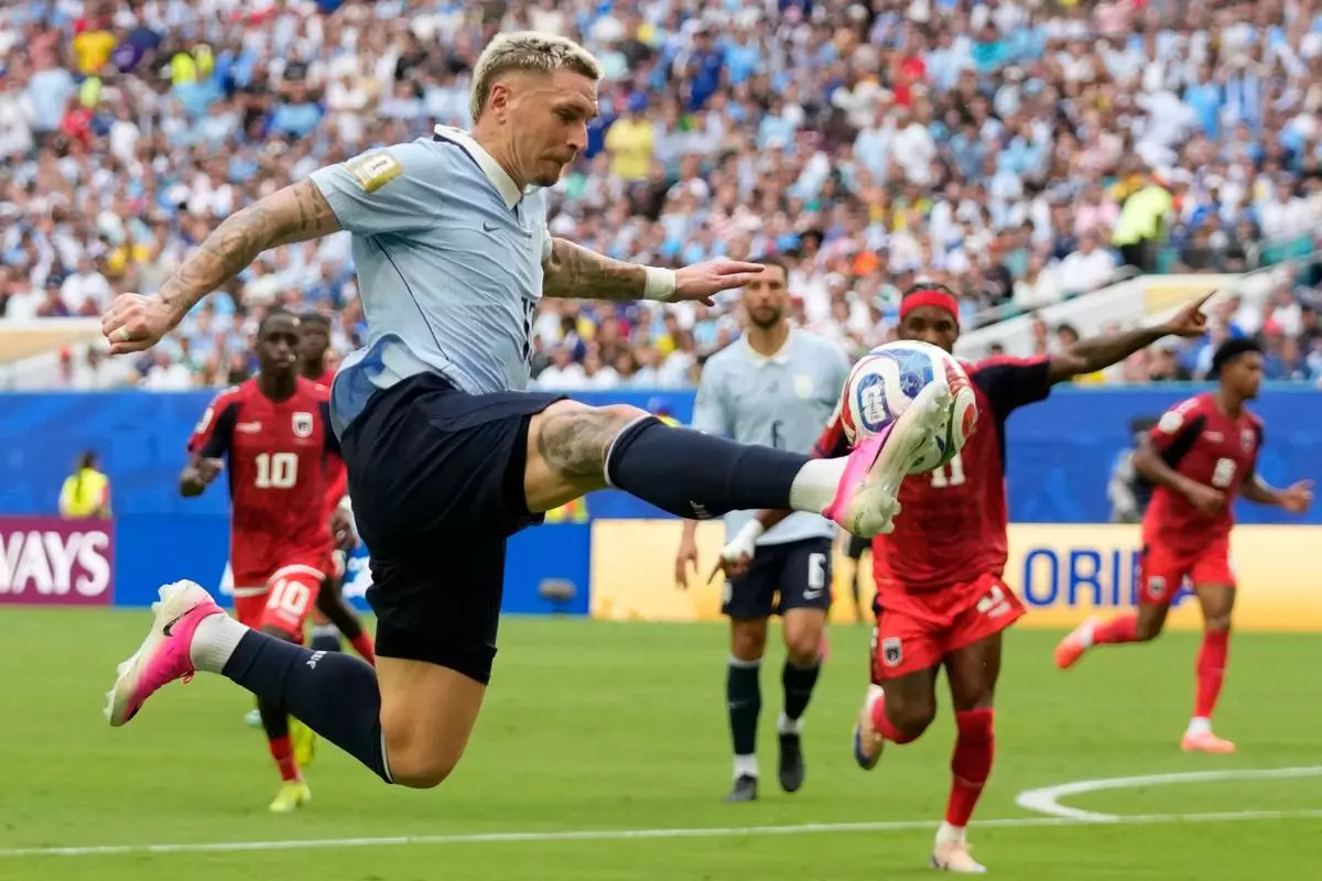 Uruguay's Guillermo Varela controls the ball during the World Cup Group H soccer match against Cape Verde in Miami Gardens, Fla., Sunday, June 21, 2026. (AP Photo/Lynne Sladky)