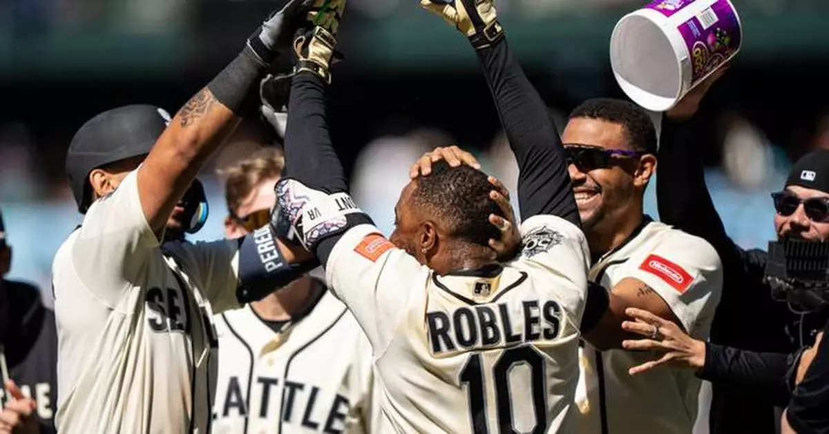 Robles' infield single in the 10th inning lifts the Mariners to a 3-2 win over the Diamondbacks