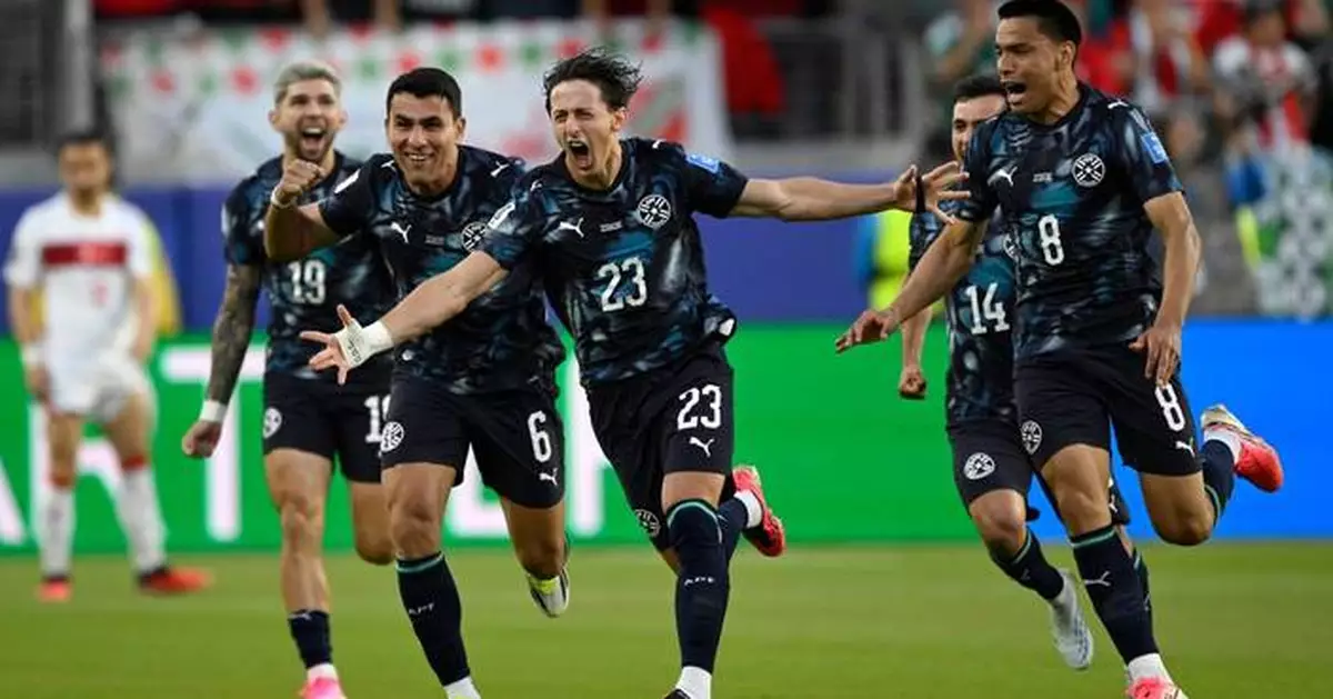 Paraguay beats Turkey 1-0 at the World Cup despite being down a man to clinch Group D for US