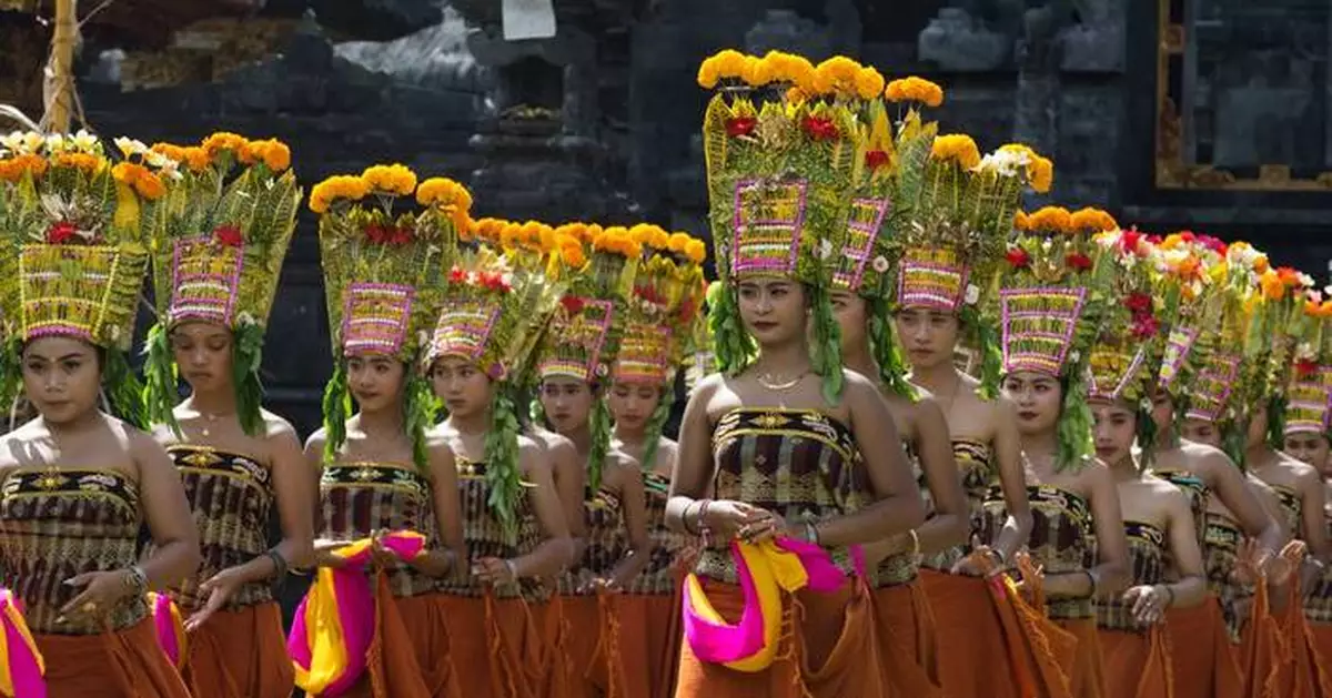 Photos show teen girls in Bali performing a sacred dance during a traditional Hindu ceremony
