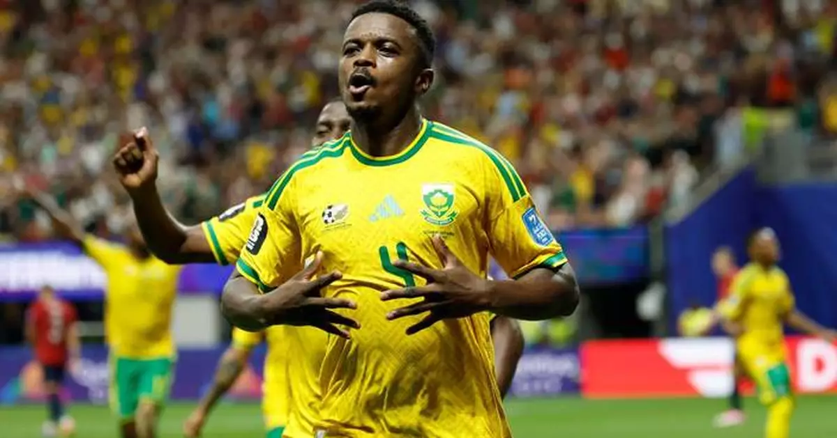 South Africa keeps its World Cup hopes alive with a 1-1 draw against the Czech Republic